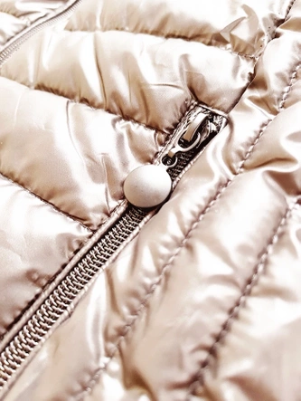 Damska kamizelka ze stójką beżowa (B8233-51)