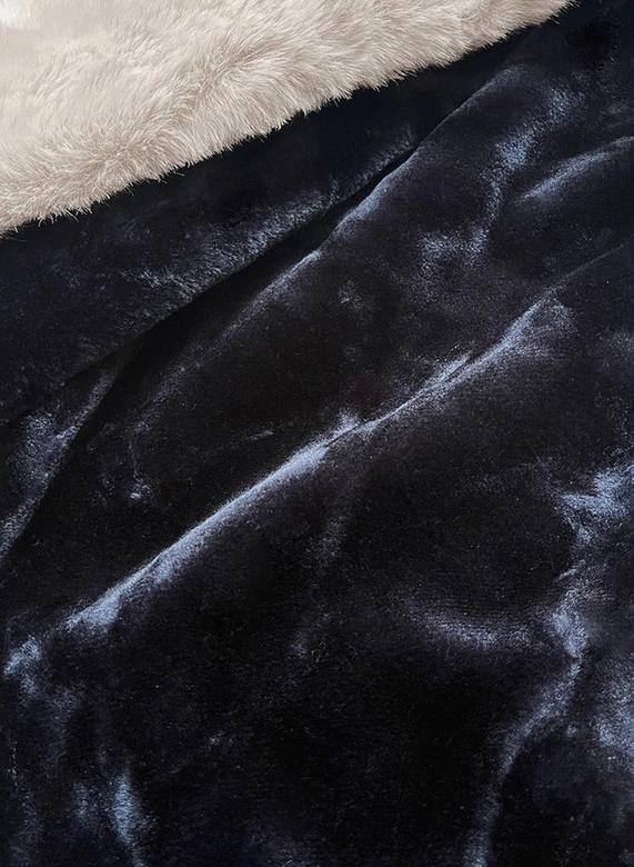 Zimowa kurtka damska na misiu granatowa (B538-3046)