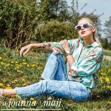 KOSZULA OVERSIZE WE WZORY BIAŁO-BŁĘKITNA (301ART)