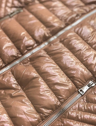 Pikowana kurtka damska z kapturem złota (b9752)