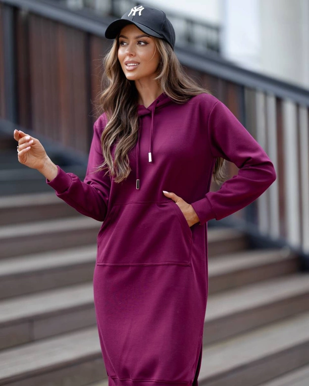 Sukienka casual z kapturem bordowa (523)