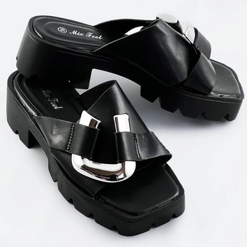 Damskie klapki na traktorowej podeszwie czarne (ae109)