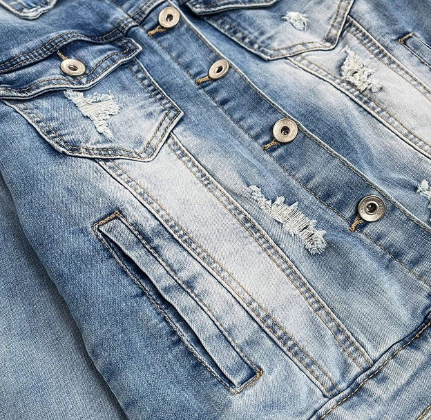 KRÓTKA DAMSKA KURTKA JEANSOWA Z CYRKONIAMI NIEBIESKA (GD6657-K)