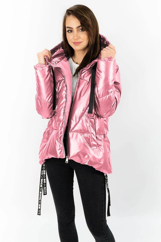 KRÓTKA KURTKA DAMSKA Z ASYMETRYCZNYM DOŁEM RÓŻOWA (632ART)