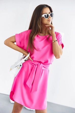 Prosta sukienka z okrągłym dekoltem fuksja (655)