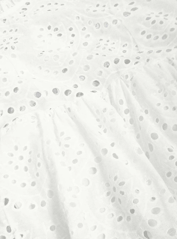 AŻUROWA SUKIENKA ZE STÓJKĄ ECRU (590ART)