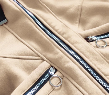 BLUZA DAMSKA Z OZDOBNYMI SUWAKAMI BEŻOWA (547)