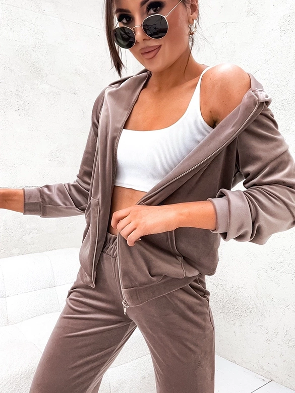 Welurowy komplet dresowy z szerokimi spodniami cappuccino (697)