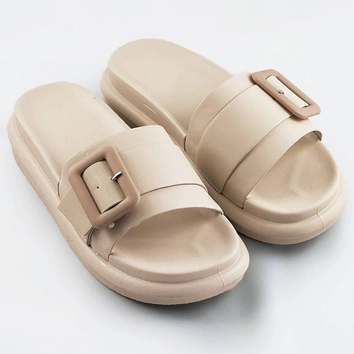 Damskie klapki z klamrą beżowe (xa136)