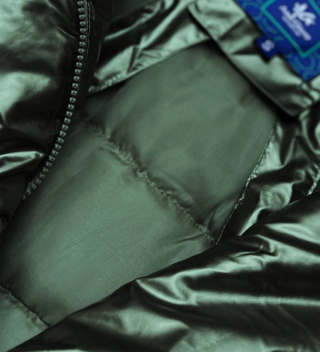 Krótka zimowa kurtka damska z nerką zielona (omdl-018)