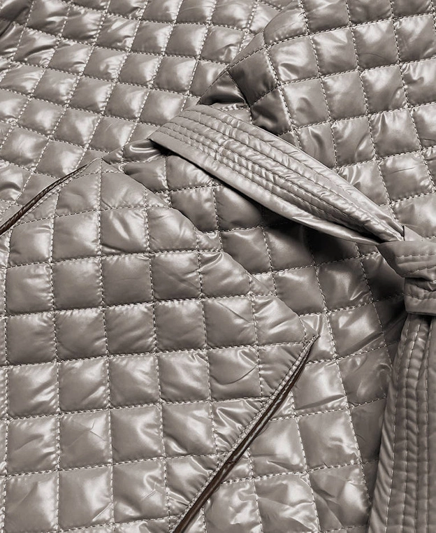 Pikowana kurtka damska z paskiem cappuccino (7262)