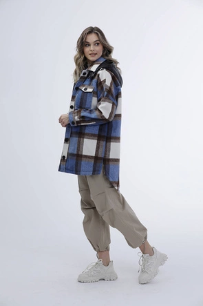 Damska kurtka koszulowa w kratę niebieska (AG3-1813)