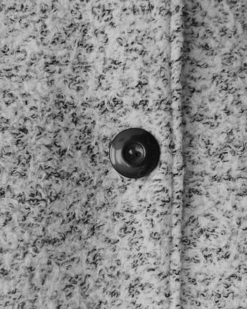 KRÓTKI PŁASZCZ ZE STÓJKĄ JASNOSZARY (536ART)