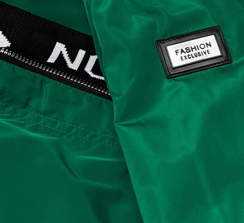 Cienka kurtka damska z ozdobną lamówką zielona (B8145-82)