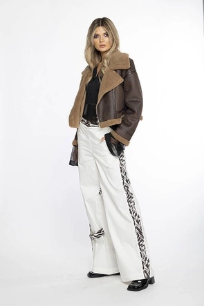 Krótki kożuch damski Ann Gissy brązowy (AG9-9006)