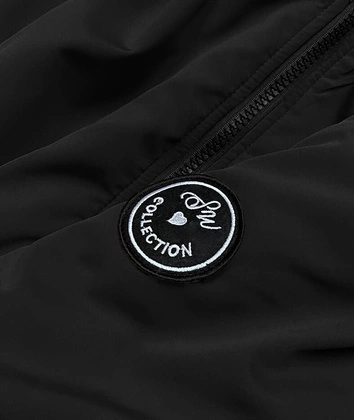 Damska kurtka z futrzaną podszewką czarna (B8116-1)