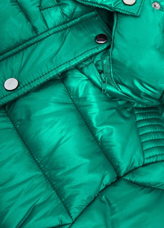 Damska kurtka pikowana z odpinanym kapturem zielona (7560)