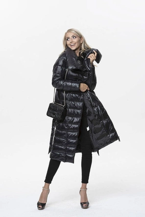 PIKOWANY PŁASZCZ Z WYSOKĄ STÓJKĄ CZARNY (J9-019)