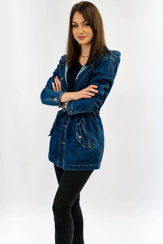 DŁUGA JEANSOWA DAMSKA KURTKA Z KAPTUREM (5681-K)
