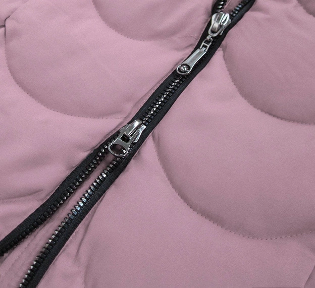 PIKOWANA KURTKA Z KAPTUREM RÓŻOWA (1906)