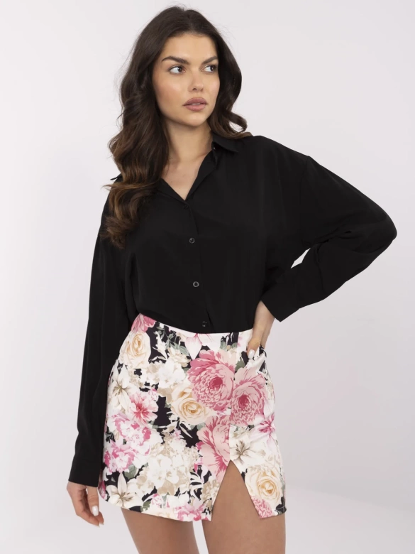 Krótkie spódnico-szorty w kwiaty czarno-różowe (A8933)