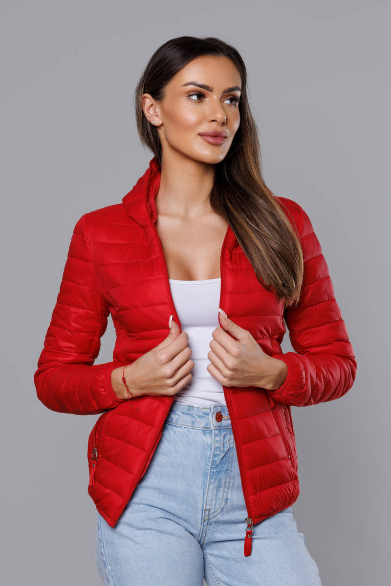 Pikowana kurtka damska z kapturem czerwona (B0123-4)