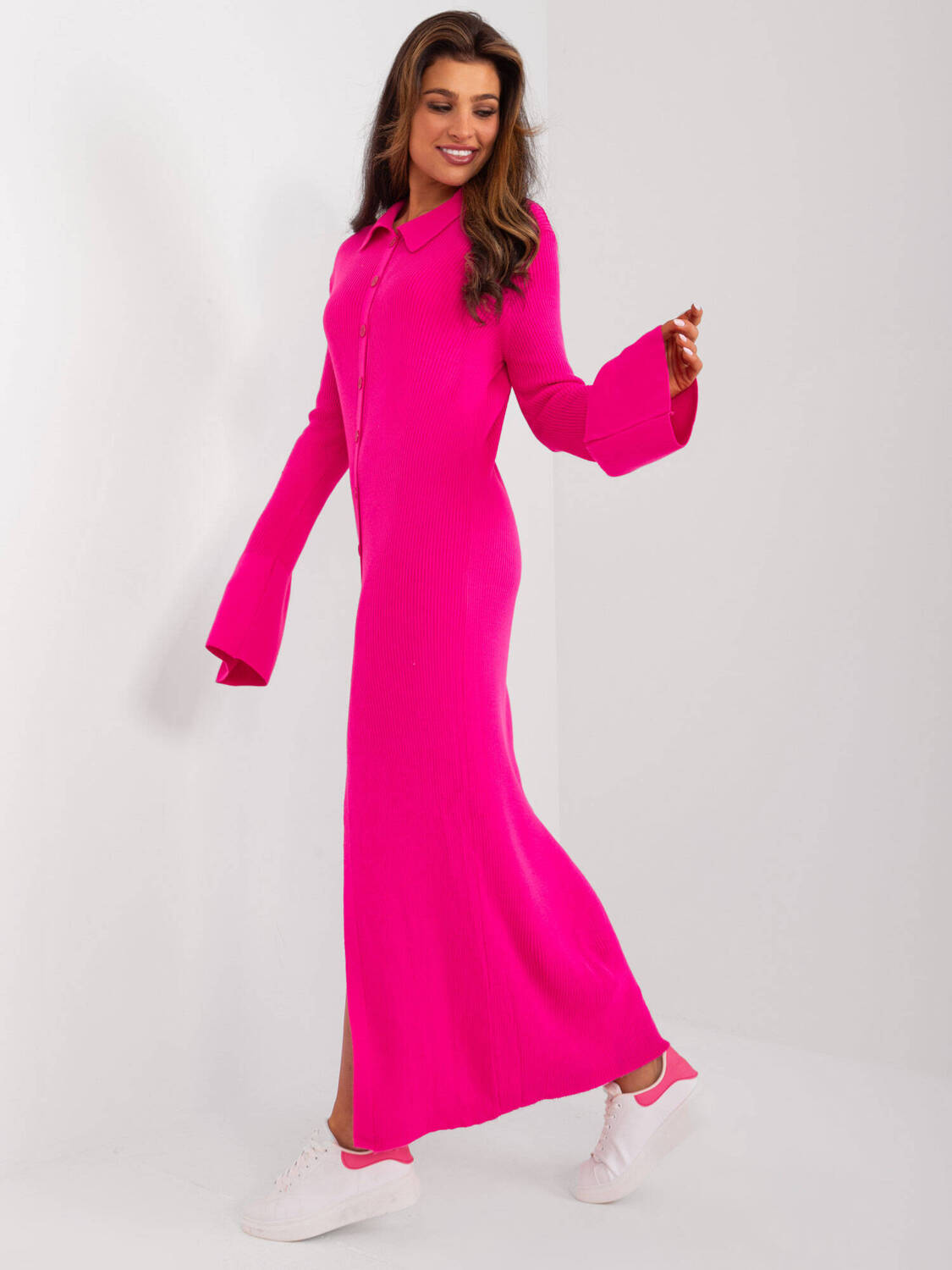Sukienka maxi na guziki różowa fluo (7000)